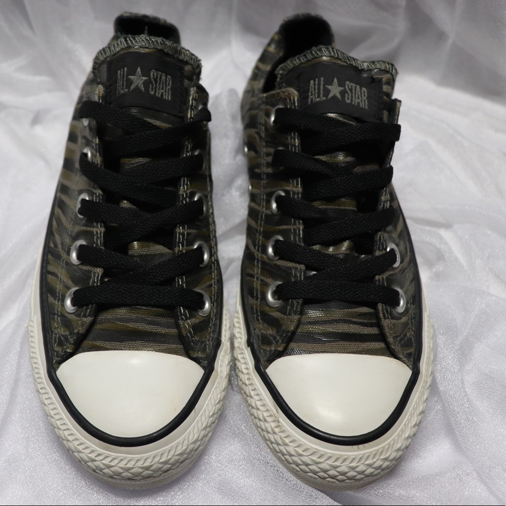Zebra print low top Converse womens size 6 men’s size 4 black gray green - Picture 5 of 5